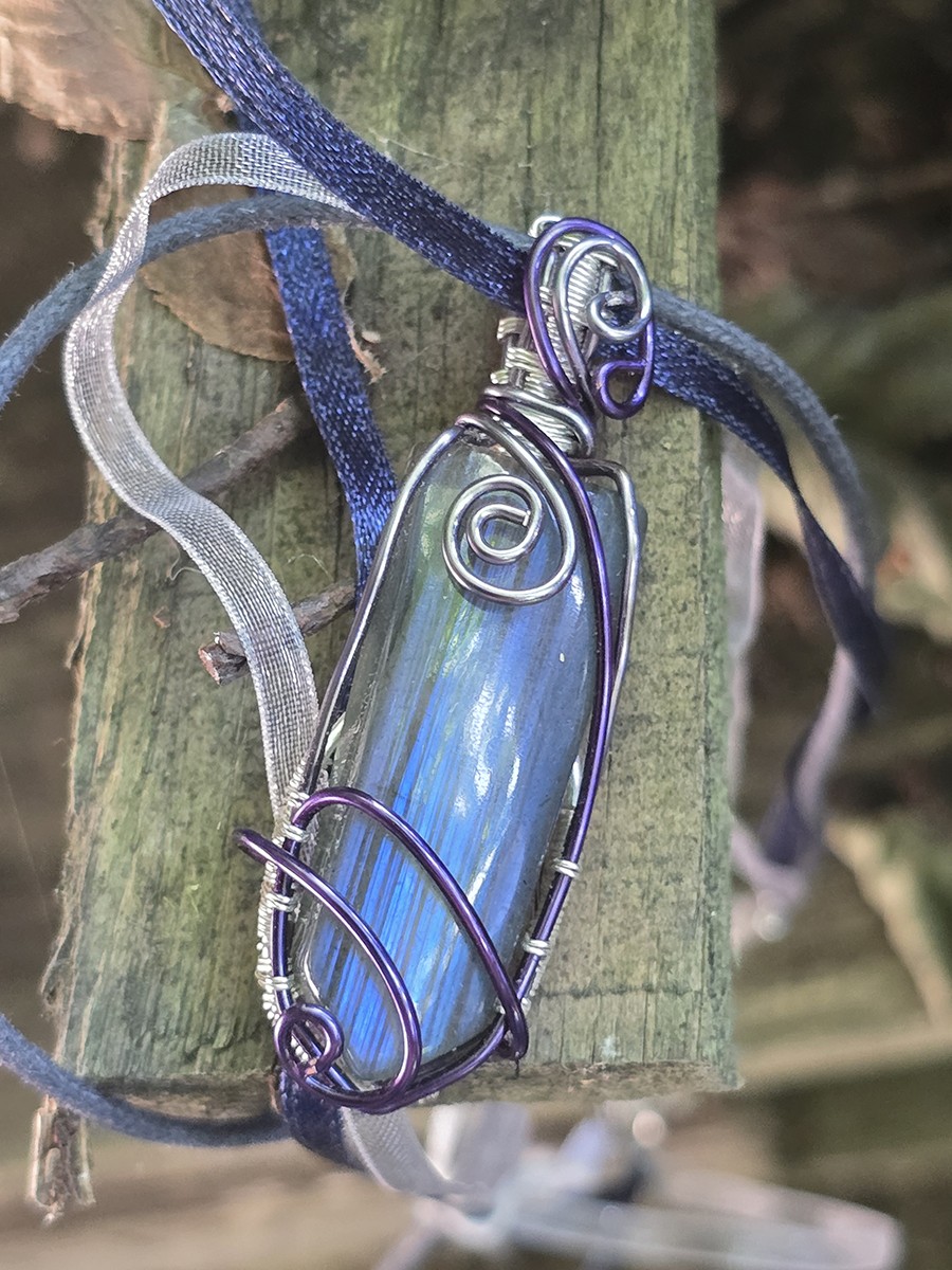 Image de couverture du produit Pendentif Labradorite bleue en pointe