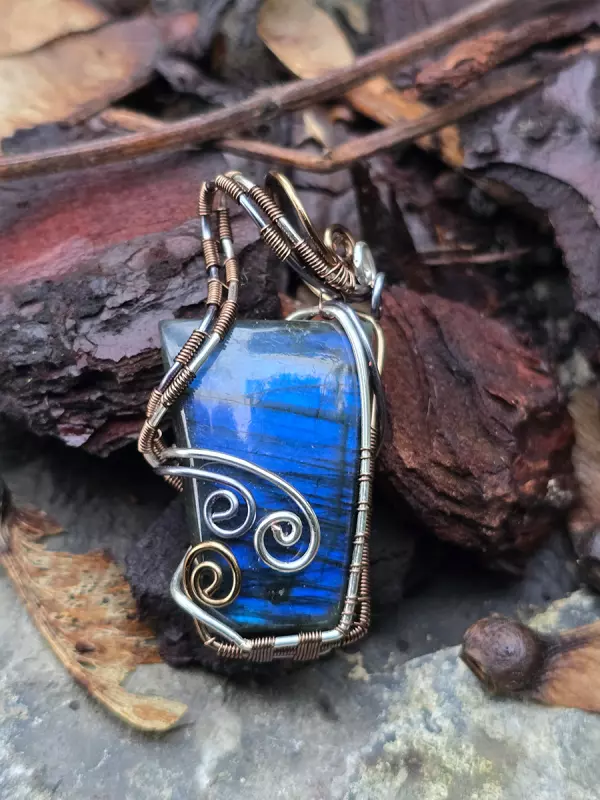 Image d'illustration du produit Pendentif labradorite bleue trapèze