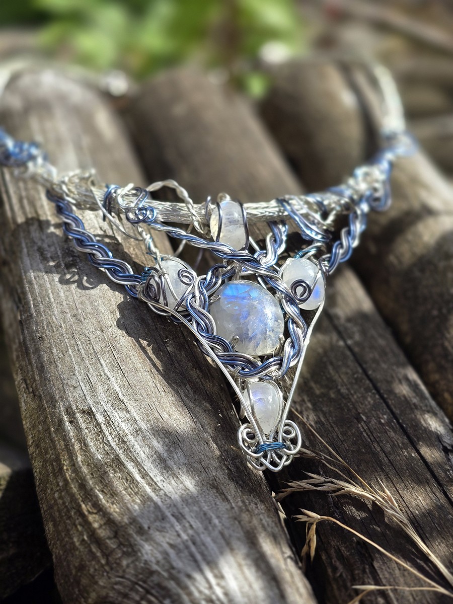 Image d'illustration du produit Grand collier à cinq pierres de lunes