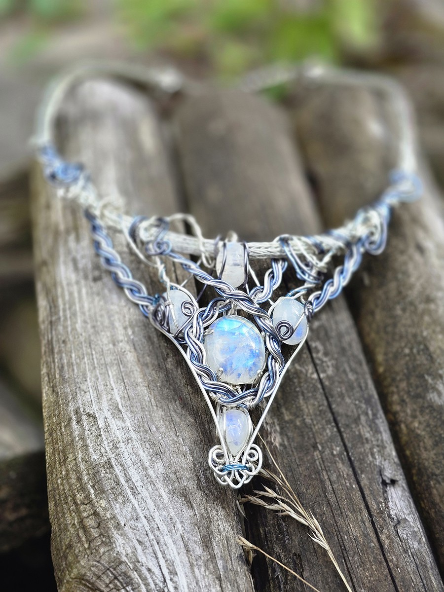 Image d'illustration du produit Grand collier à cinq pierres de lunes