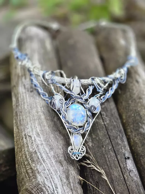 Image d'illustration du produit Grand collier à cinq pierres de lunes