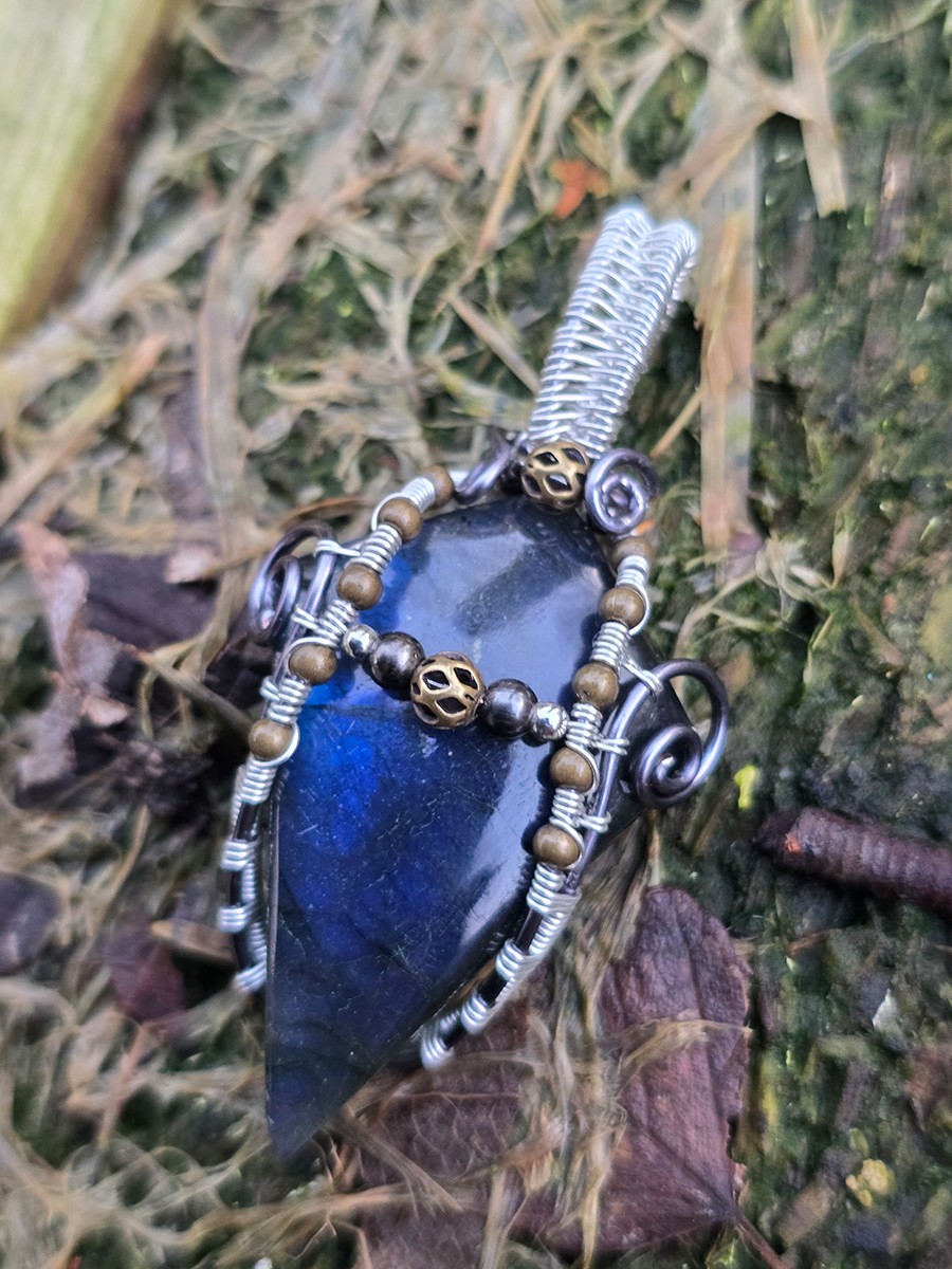 Image d'illustration du produit Pendentif labradorite bleue pointue