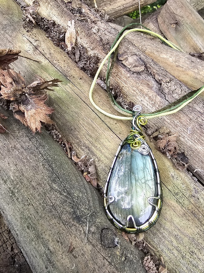 Image d'illustration du produit Pendentif labradorite verte