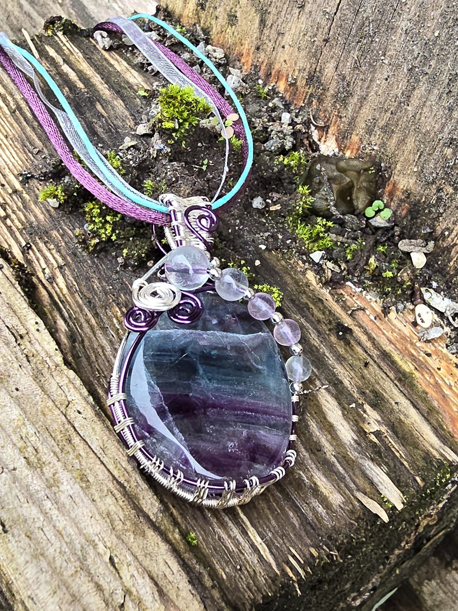Image d'illustration du produit Pendentif fluorite rubannée