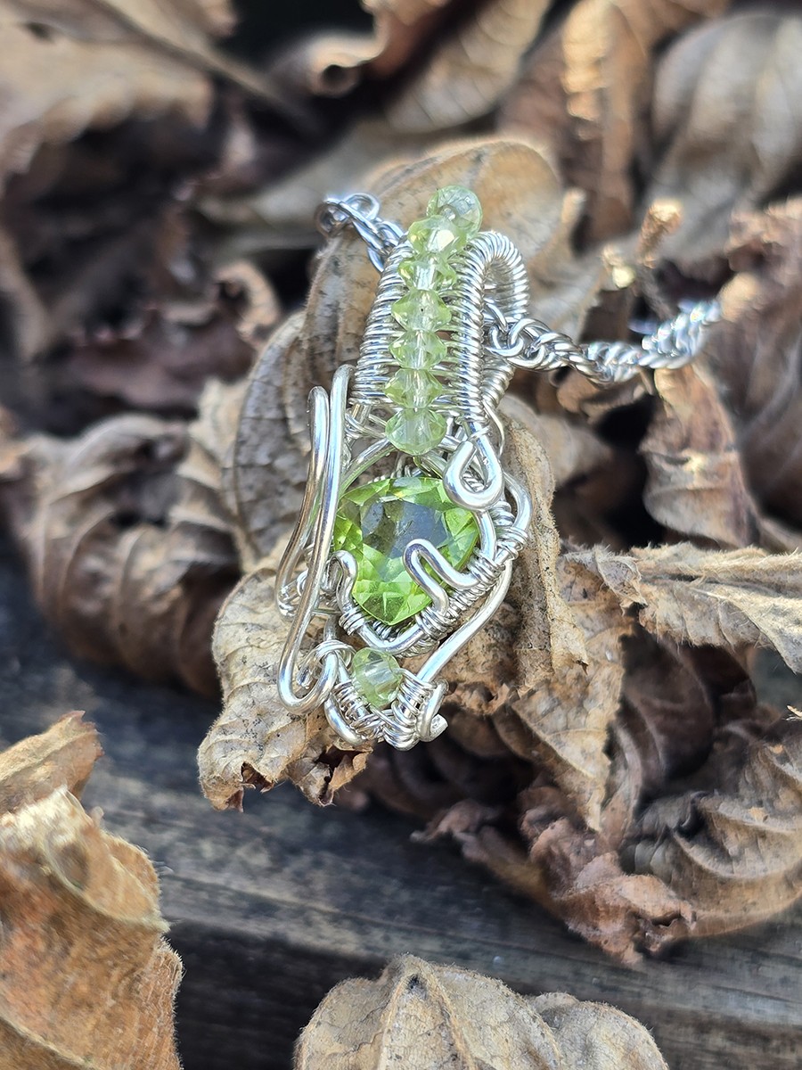 Image d'illustration du produit Pendentif en argent et péridot