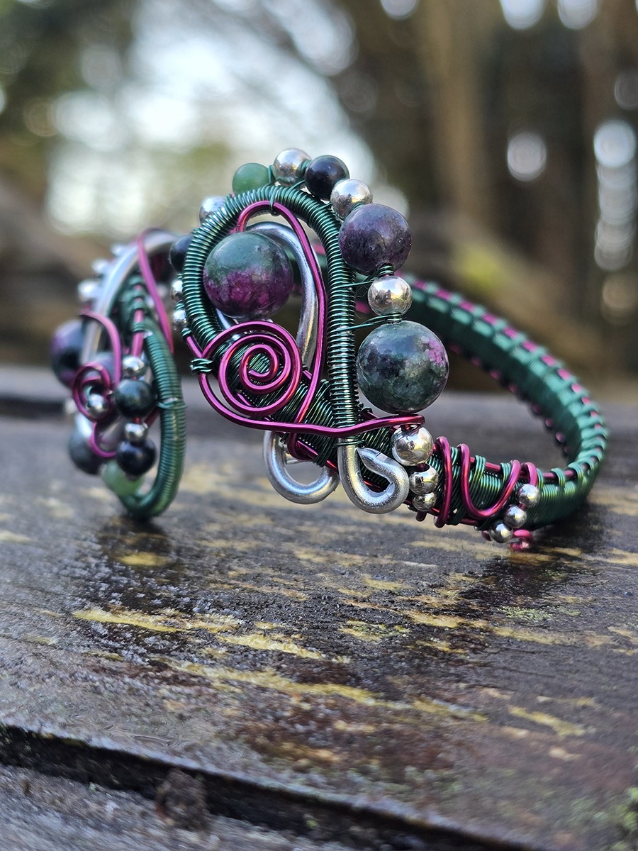 Image d'illustration du produit Bracelet serpent zoïsite à corindon