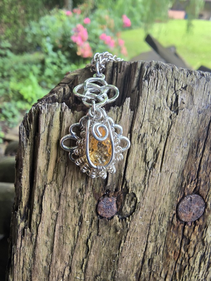 Image d'illustration du produit Pendentif en argent topaze