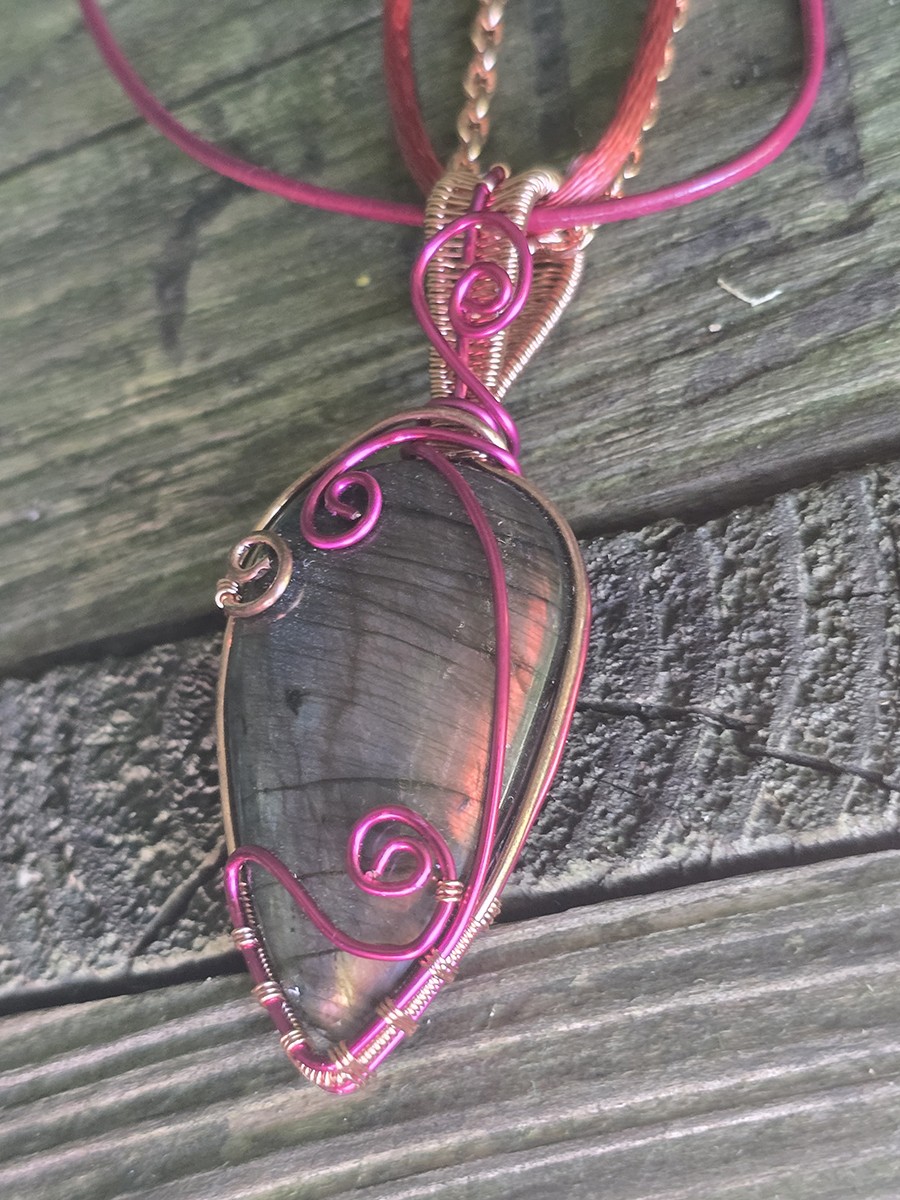 Image de couverture du produit Pendentif Labradorite rouge sombre