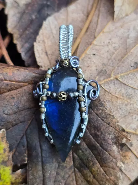 Image de couverture du produit Pendentif labradorite bleue pointue