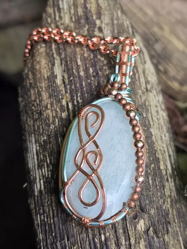Image d'illustration du produit Pendentif amazonite pailletée et spirales cuivre